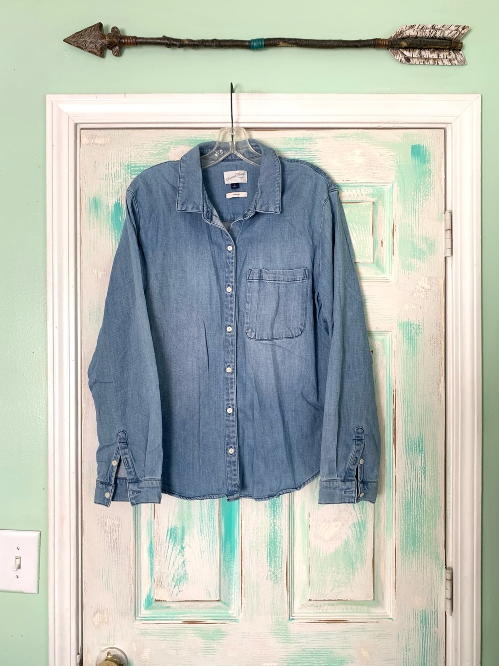 Universal Thread Medium Wash Blue Denim Button Up Shirt Large